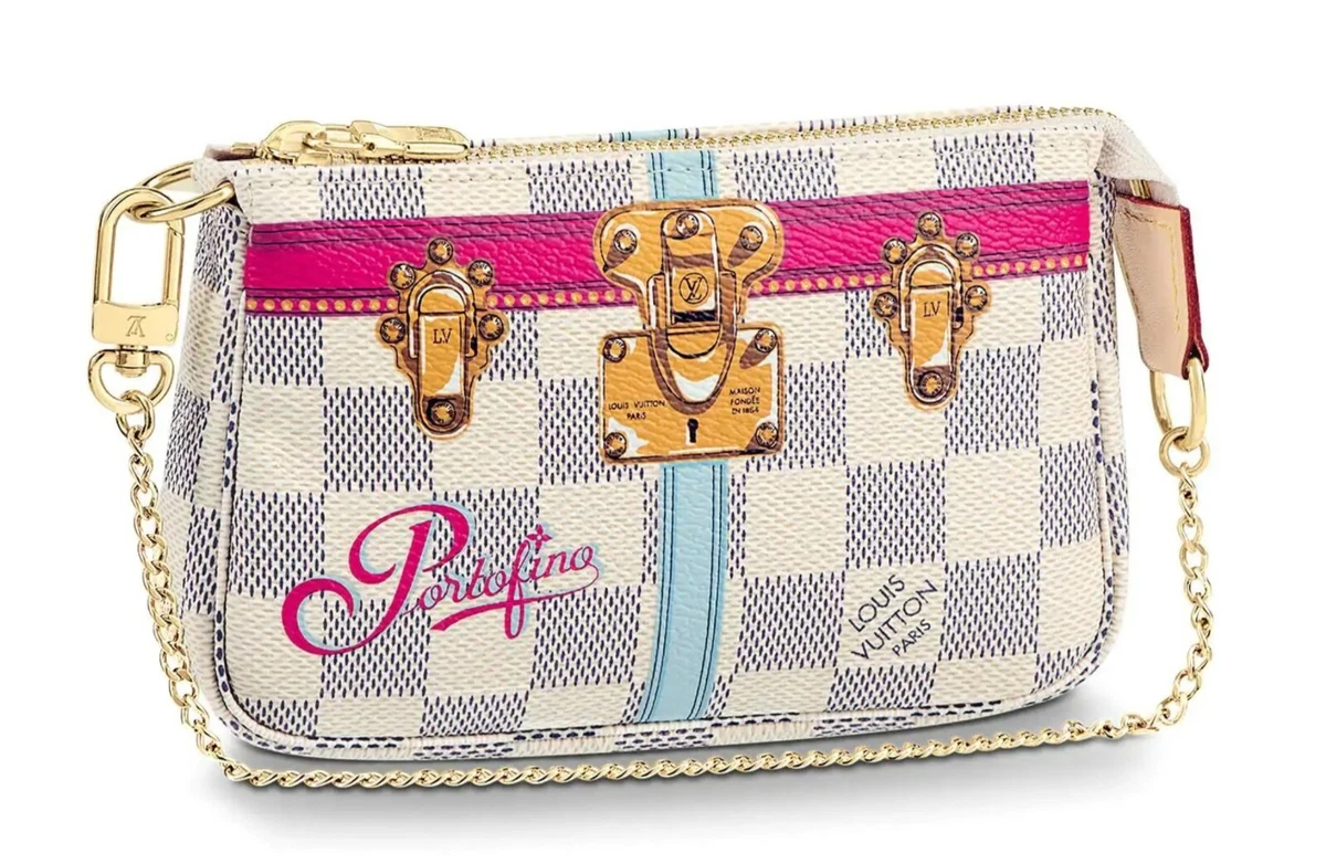 Mini pochette shop louis vuitton indossata