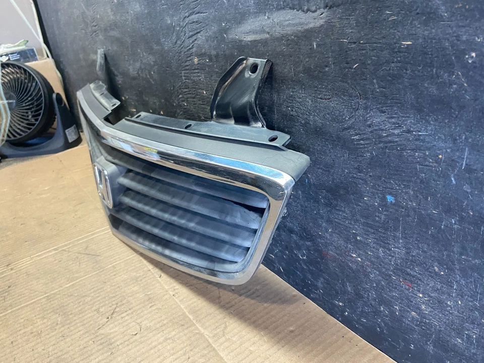 Parrilla cromada superior delantera Honda Odyssey 1999 2000 2001 R7380 DG Foto 2 de 4