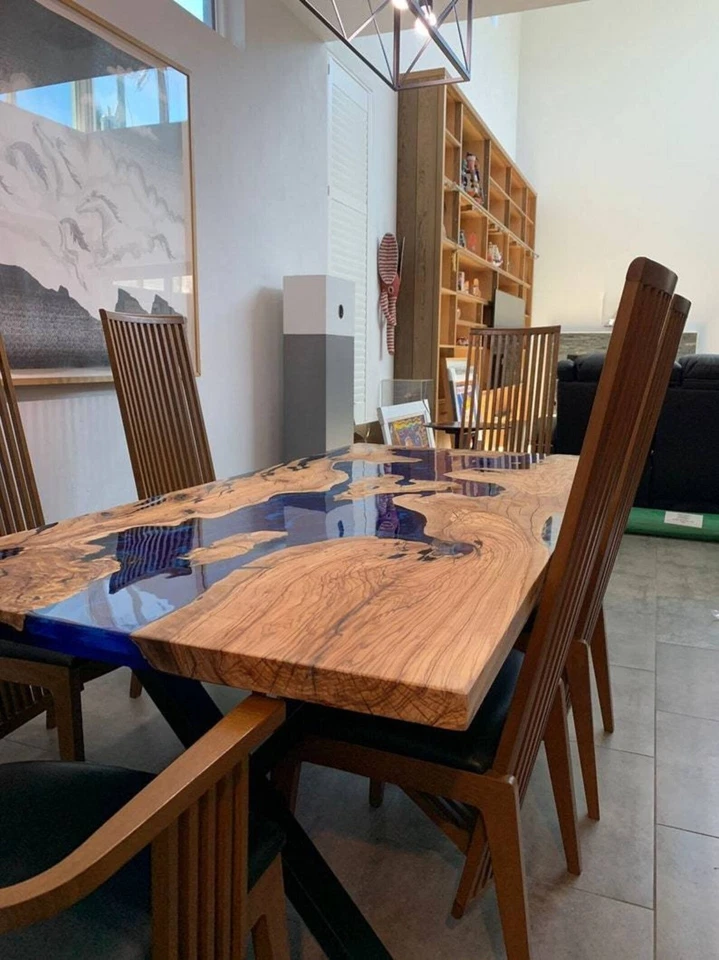 Mesa epoxi hecha a mano Spices Mountain River - Mesa de comedor de nogal con borde vivo Foto 4 de 4