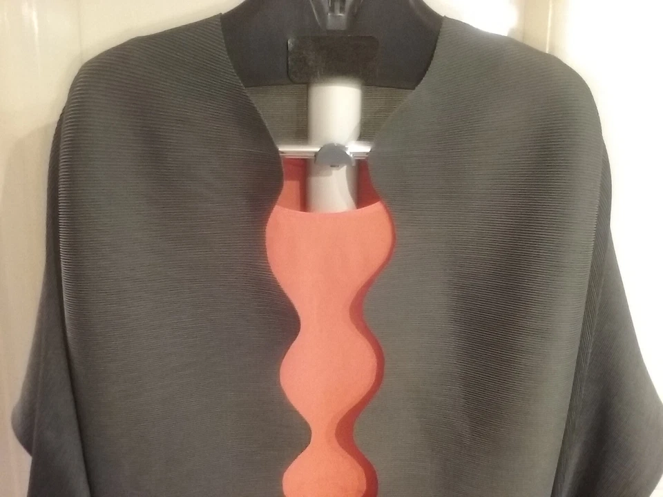 Pleated plisse bolero jacket, charcoal, washable, scalloped, open, Korean, BNWOT - image 2 of 4