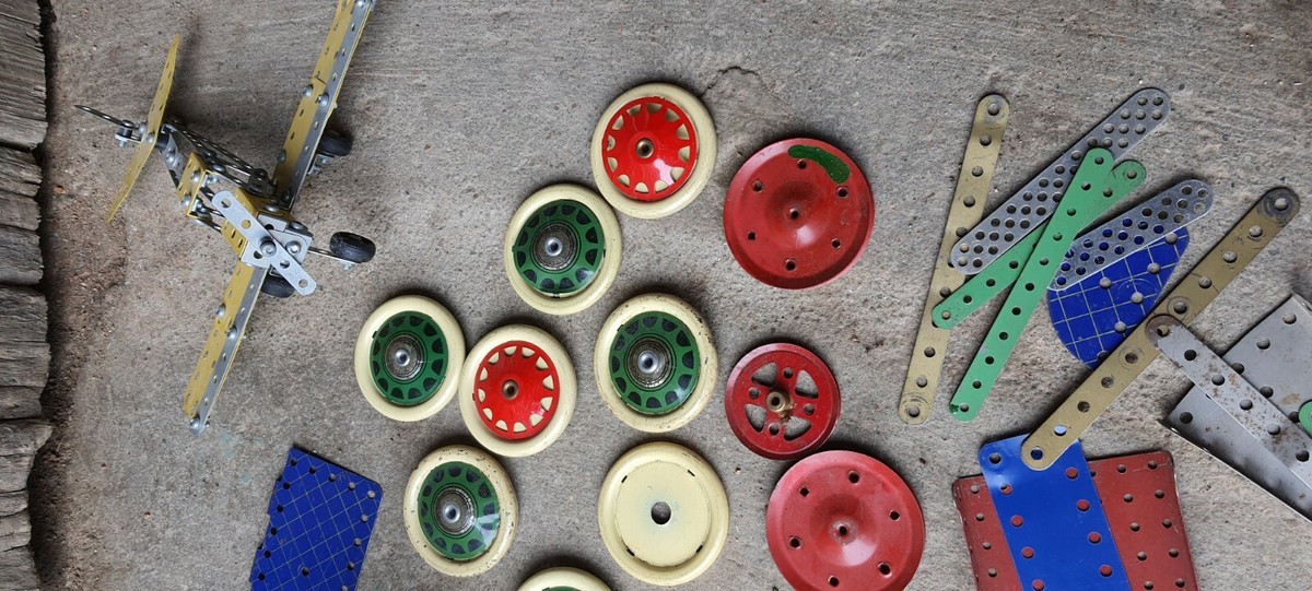 Sold Price: Meccano - Avion biplan Meccano des années 1930 avec pilote