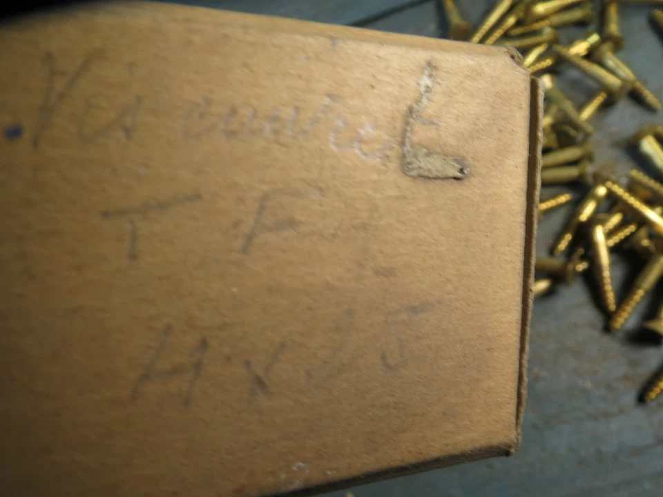 vis bois tête plate laiton visserie quincaillerie meuble ancien atelier 4/25 - Photo 2/2