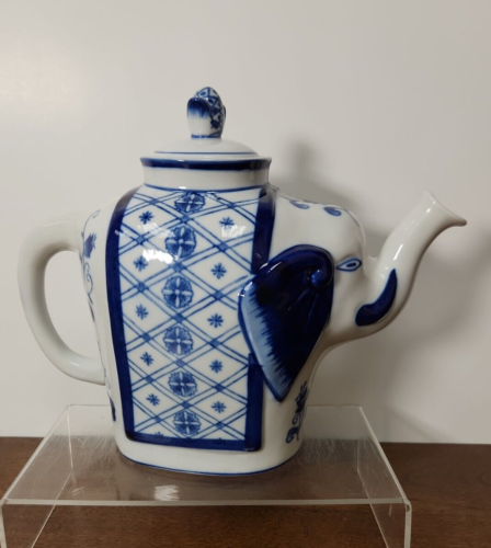 BEAUTIFUL BOMBAY BLUE/WHITE ELEPHANT TEAPOT - Picture 1 of 7