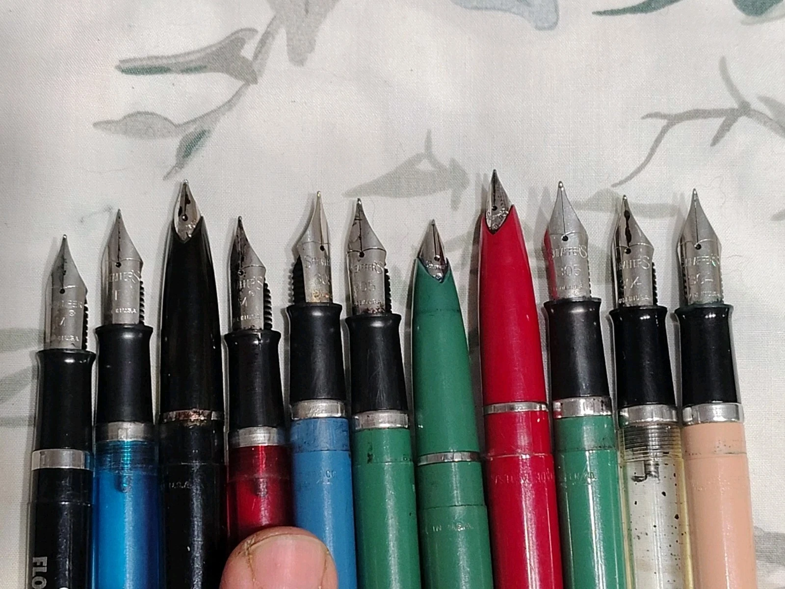LOT OF 53 DIFFERENT FOUNTAIN PENS MOSTLY MADE IN USA - product detail image 9