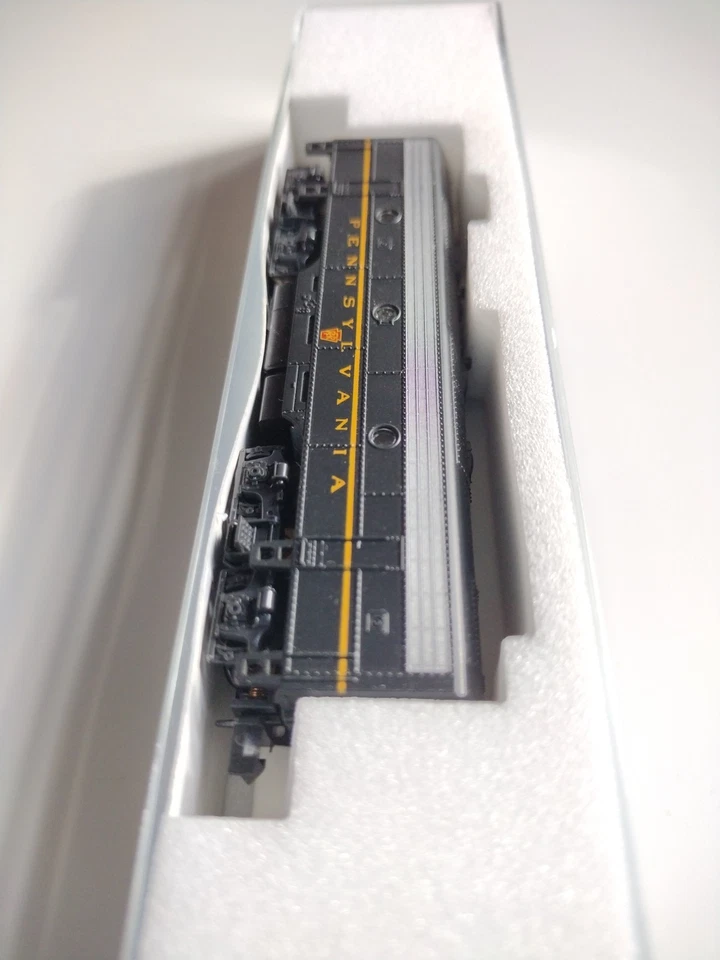 KATO N Scale Pennsylvania Railroad Locomotive 176-103 F7 B w/o S.G.  PRR - Image 3 of 4
