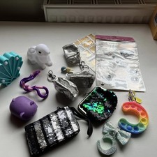 Girls Purse & Toy Bundle . Smiggle Key Rings & Bunny Colour Change Light &Tatoo