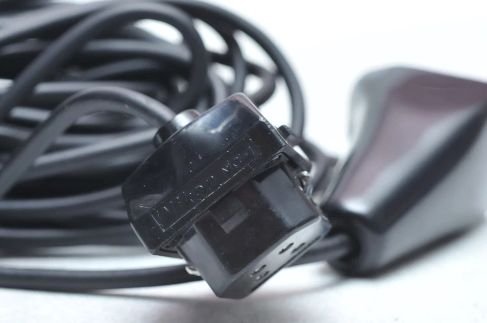 Cable remoto Nikon MC-1 para motor F2 (largo) Foto 2 de 2