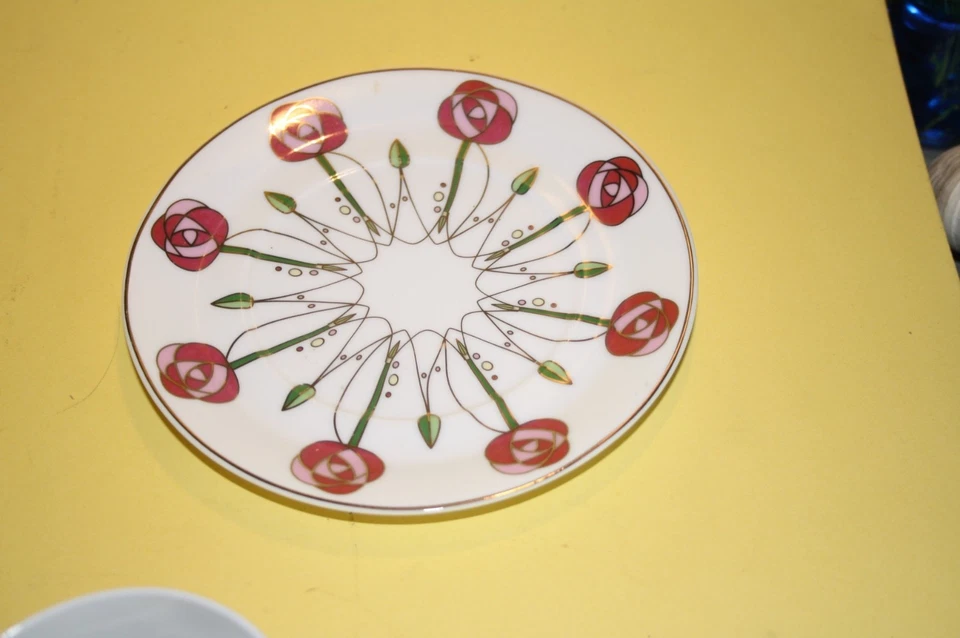 Conjunto de xícara e pires de porcelana inspirados em Charles Rennie Mackintosh - Não usado. - Imagem 3 de 4