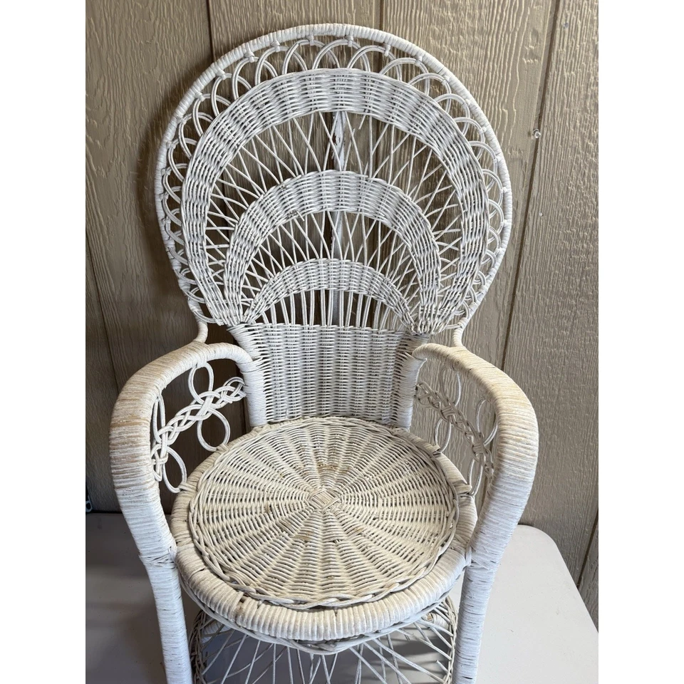 "Silla de pavo real de mimbre vintage para niños 29"" de alto blanca silla resistente hallazgo raro" Foto 4 de 4