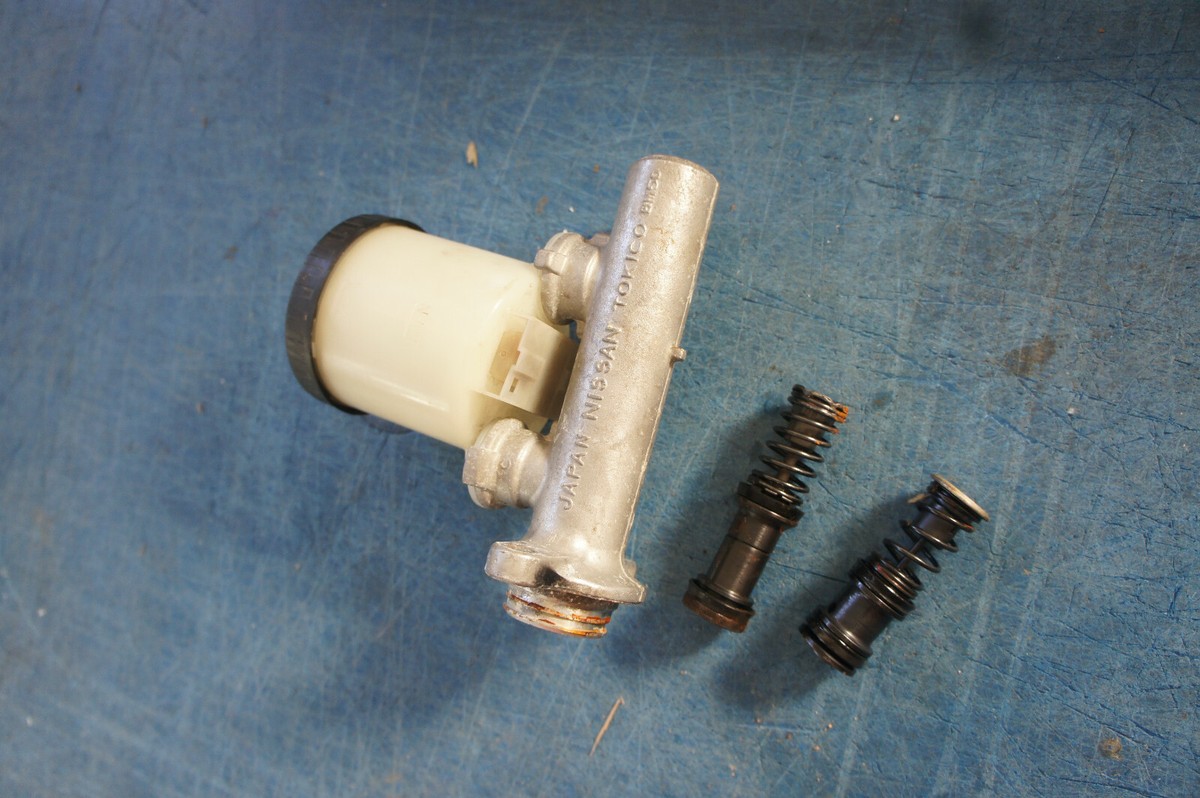 Nissan Skyline R31 HR31 gtsx rb20det brake master cylinder