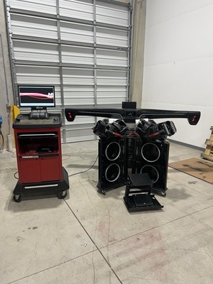Hunter Engineering HawkEye Elite  Alignment Machine. Wall Mount System
