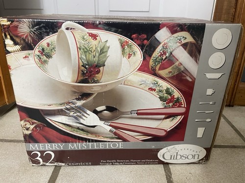 Gibson Christmas Mistletoe Christmas Dinnerware Set 32 Pieces Holly Berries Box - Picture 4 of 5