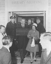 PRESIDENT LYNDON B JOHNSON AND LADY BIRD AT HOOVER LIBRARY 1969 8X10 PHOTO
