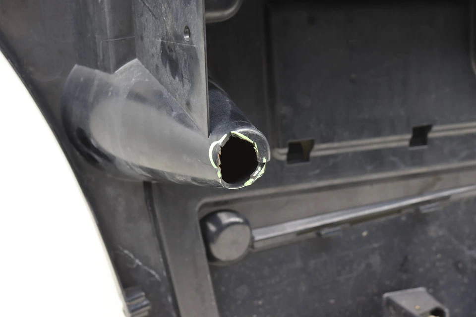 2015 BMW 740LD XDRIVE - REAR Right SIDE Bumper Mount Panel 7183886 - Image 2 of 4