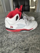 Nike Air Jordan 5 Retro Fire Red 2025 Size Boys 2,5 Youth