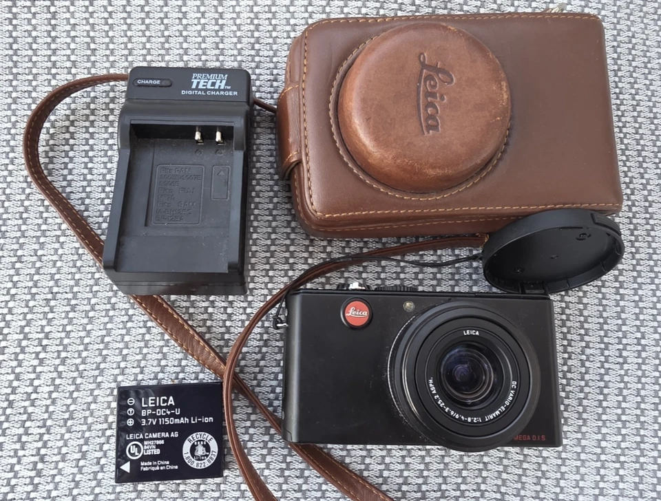 Leica D-LUX 3 10.0MP Black Compact Digital Camera with Leather Case and Charger - Image 4 of 4