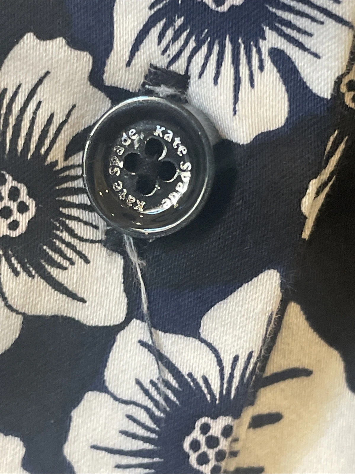 Abito camicia Kate Spade 2 nero bianco navy floreale agrifoglio aderente e svasato elasticizzato