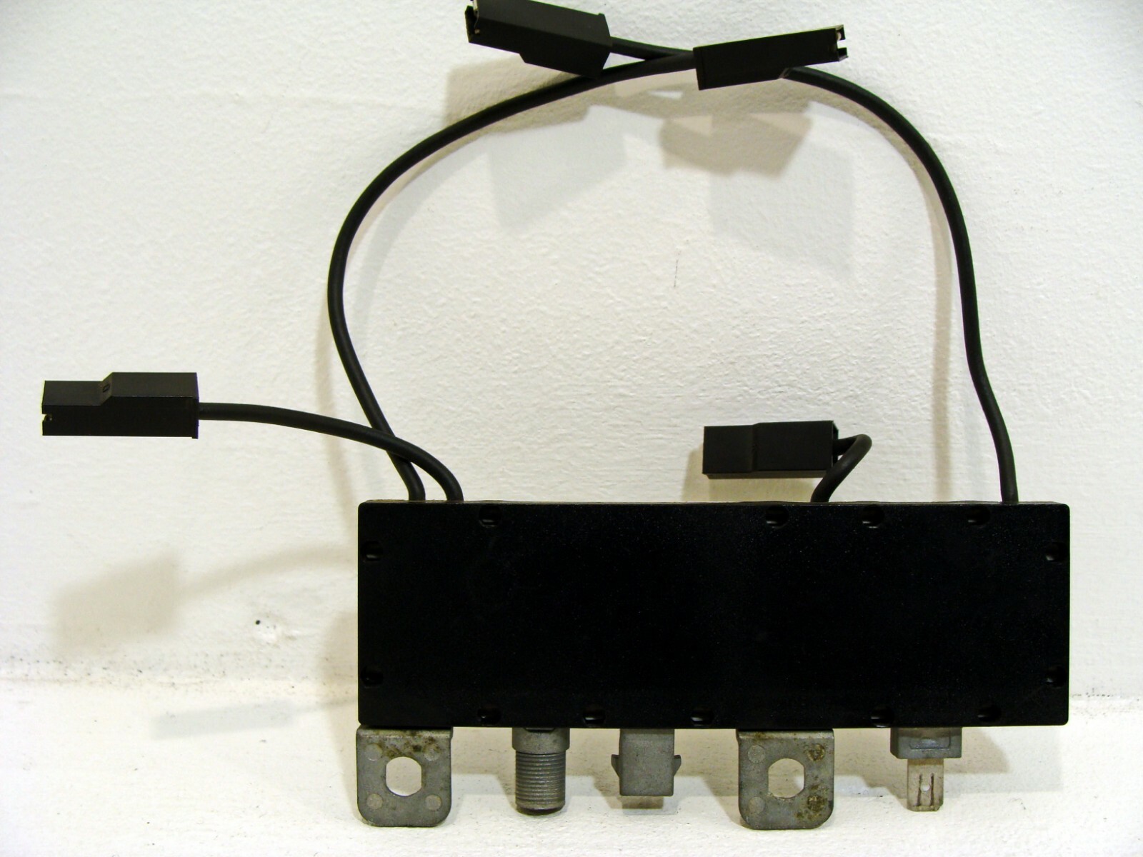 BMW E34 5 Series Amplifier for Vertical Antenna Rear Window 
