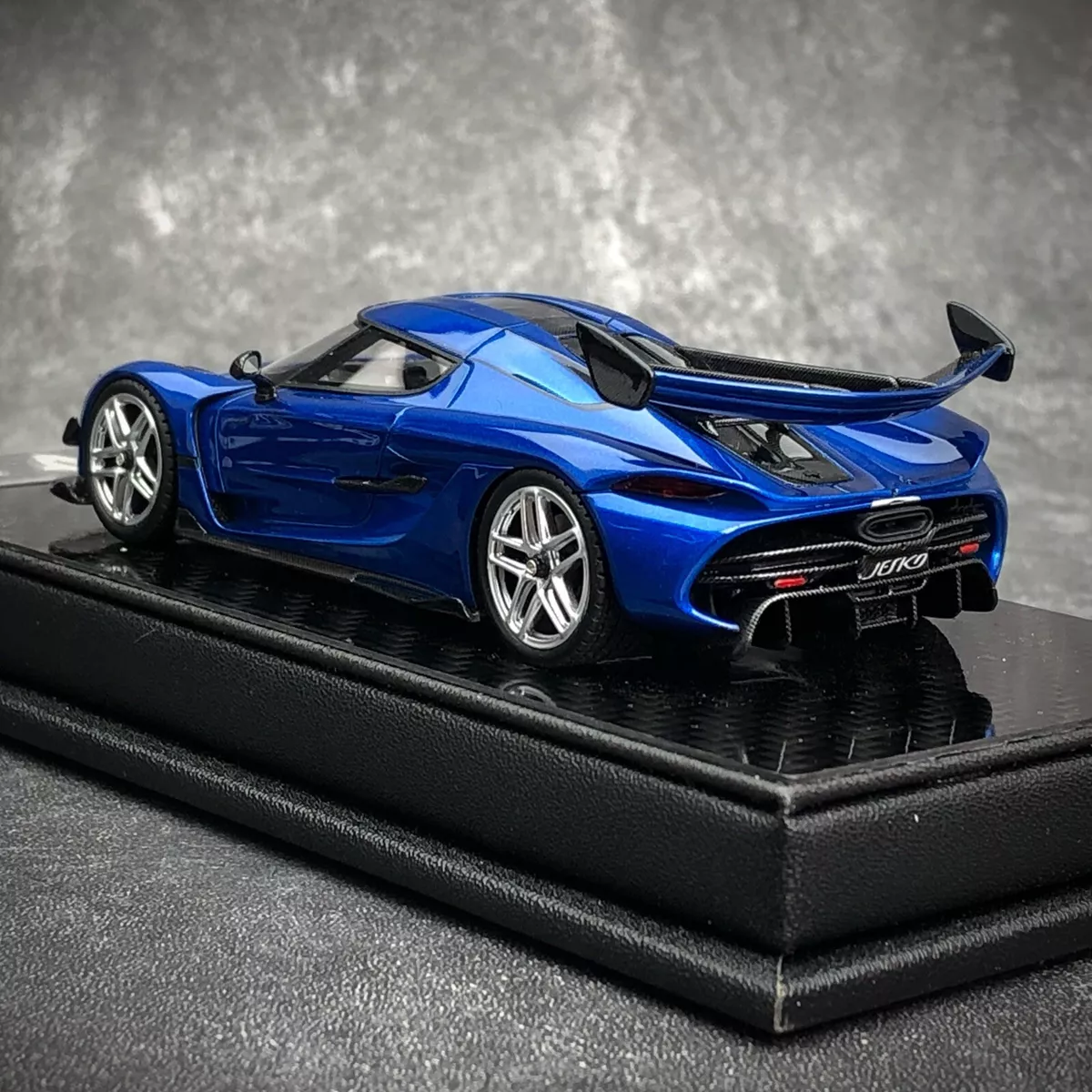 新品 FrontiArt ケーニグセグ jesko スウェーデンカラーミニカー