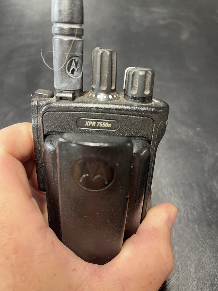 Motorola XPR7550e Twoway Radio Model AAH56RDN9RA1N UHF 5 Radios And