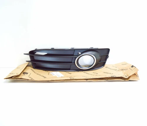 AUDI A3 8P RIGHT FOG LIGHT GRILLE 8P0807682F9B9 2010 - Picture 2 of 10