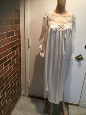 vintage Miss Elaine Nightgown size S Ivory NWOT Cotton Poly Blend