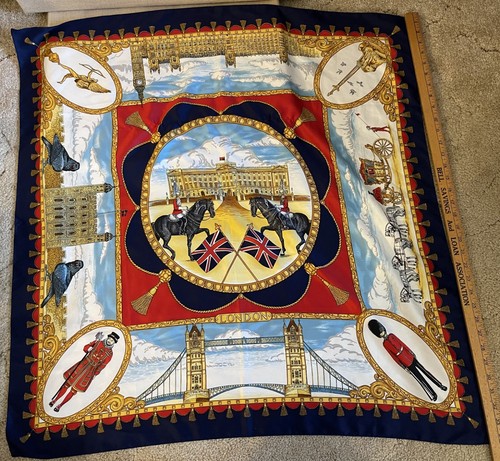 LONDON England Souvenir Scarf - Buckingham Palace