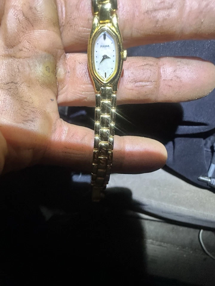 Pulsar V220-6380 Ladies Vintage Gold Tone Quartz Watch - image 2 of 4