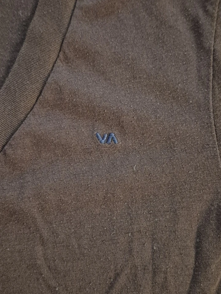 Camiseta RVCA Para Hombre Granate Cuello en V Talla US Pequeña con Costuras en Línea A en la Espalda Foto 3 de 4