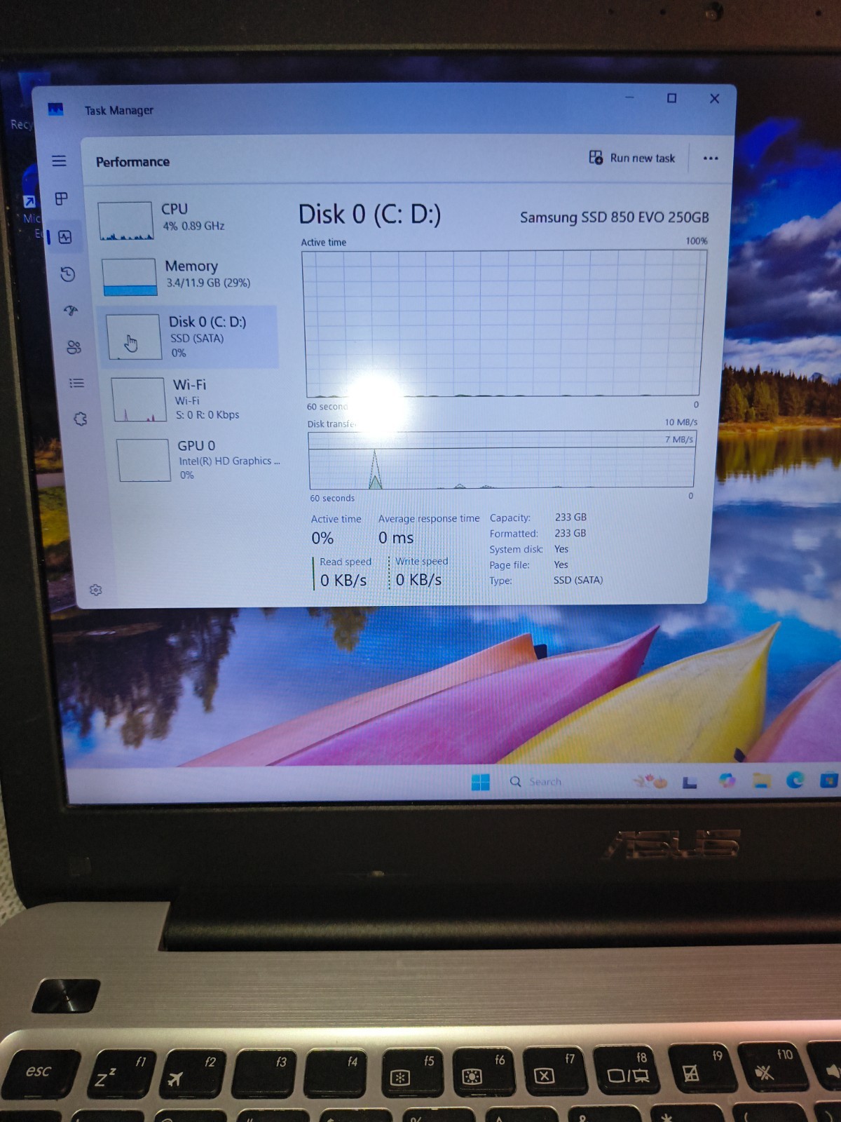 15.6" ASUS F556U i3-6100U, 12GB 250GB SAMSUNG EVO 850 SSD Win11Home