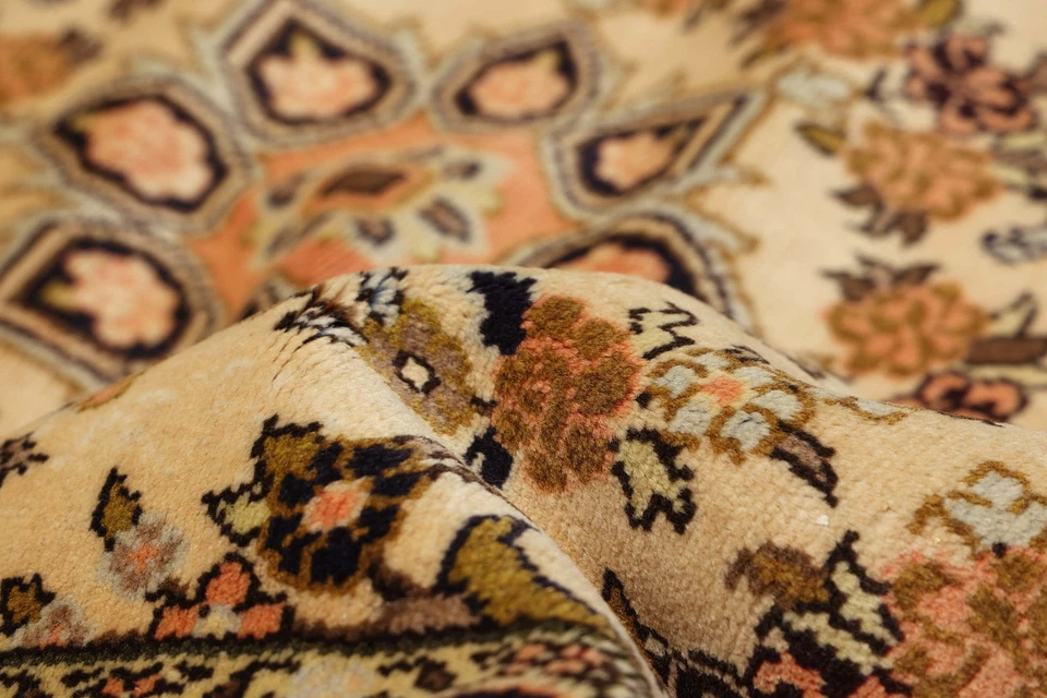 Vintage Oriental Hand-Knotted Carpet 3'5" x 5'0" Traditional Wool Area Rug - Image 3 of 4