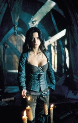 BEAUTIFUL RHONA MITRA 8X10 PHOTO