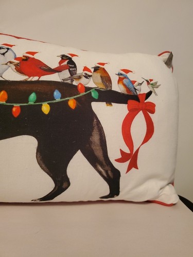 Almohada Lumbar Cooperativa Creativa Elm & Iron Birds On Dog Blanca 24x12" - Imagen 4 de 7