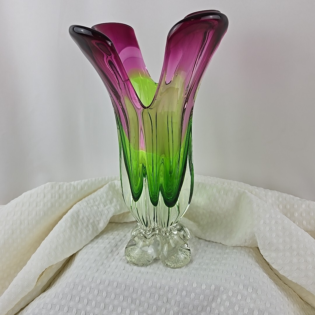 【チューリップ】 Pier 1 Glass Art Vase Cranberry Pink Green Trumpet Flower