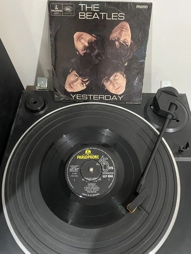 THE BEATLES EP ' YESTERDAY ' MONO 1ST PRESS - 7TCE 894-1; 7TCE 895-1