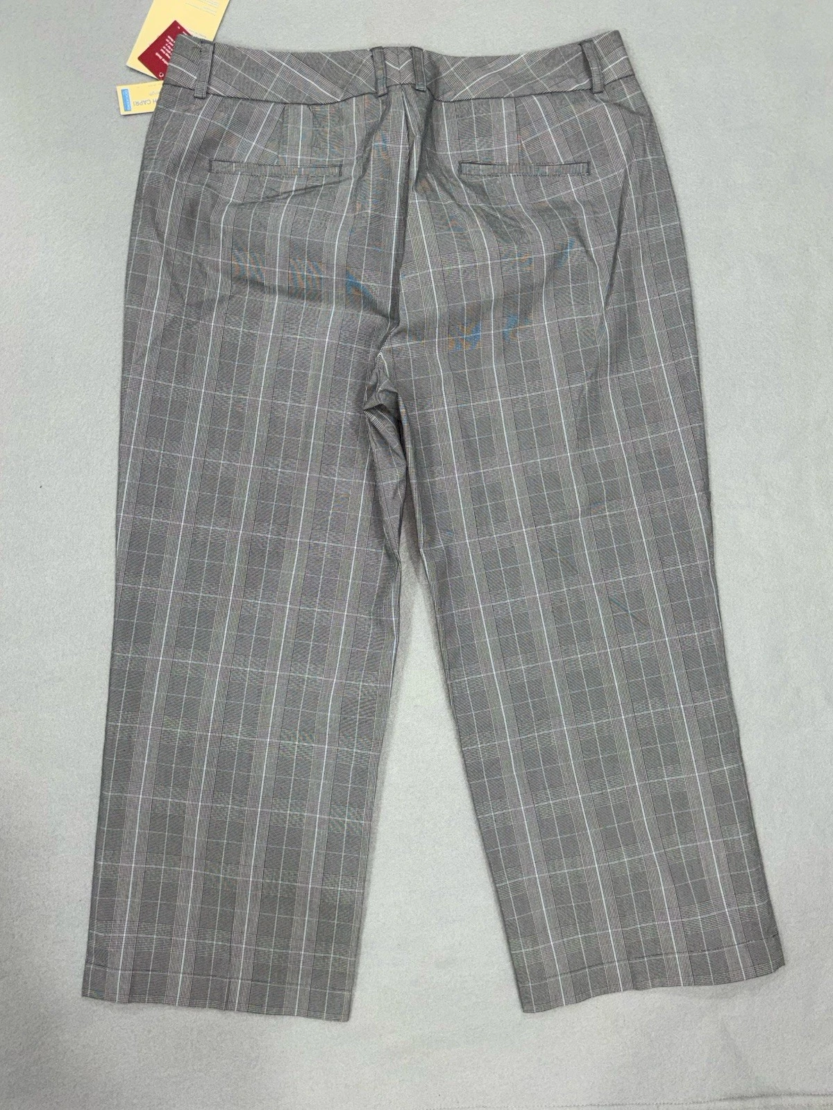 DOCKERS Pants Women's Size 12 Gray Plaid Capri Casual Mid Length Calf Length