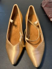 International Standard Vista SingleStrap Peach Satin Flare Heel Size 6 New