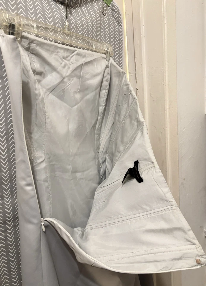 BCBG MAXAZRIA Wedding Gown Dress Size 10, Satin Ivory Strapless - Image 4 of 4