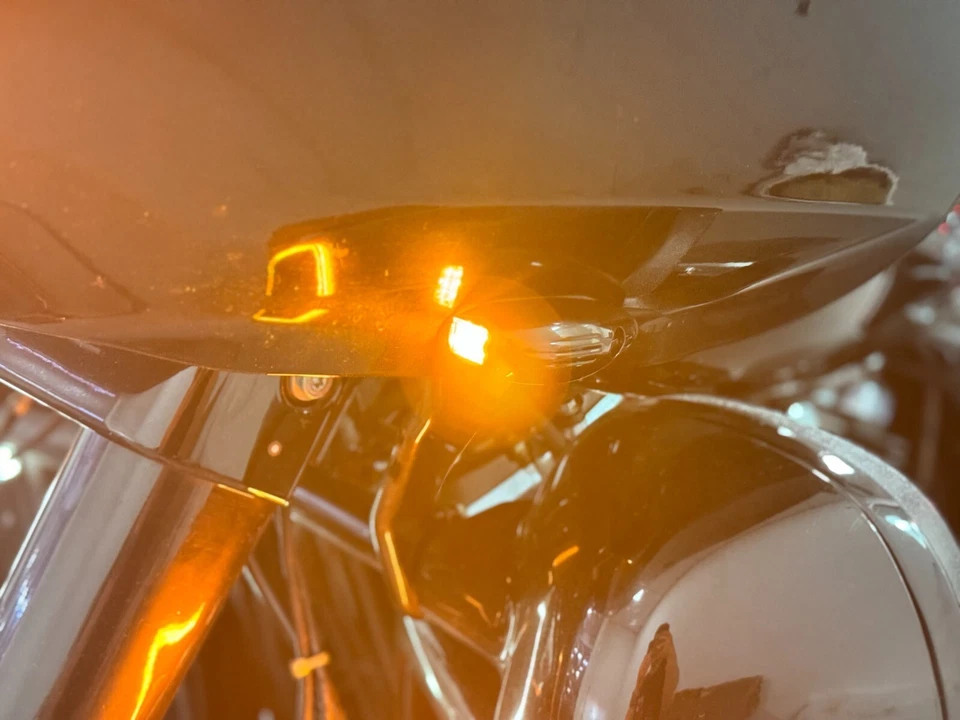 Para Touring Road Glide Special FLTRXS 2015-21 Luz LED Dianteira Preta Sinais de Volta - Imagem 2 de 4