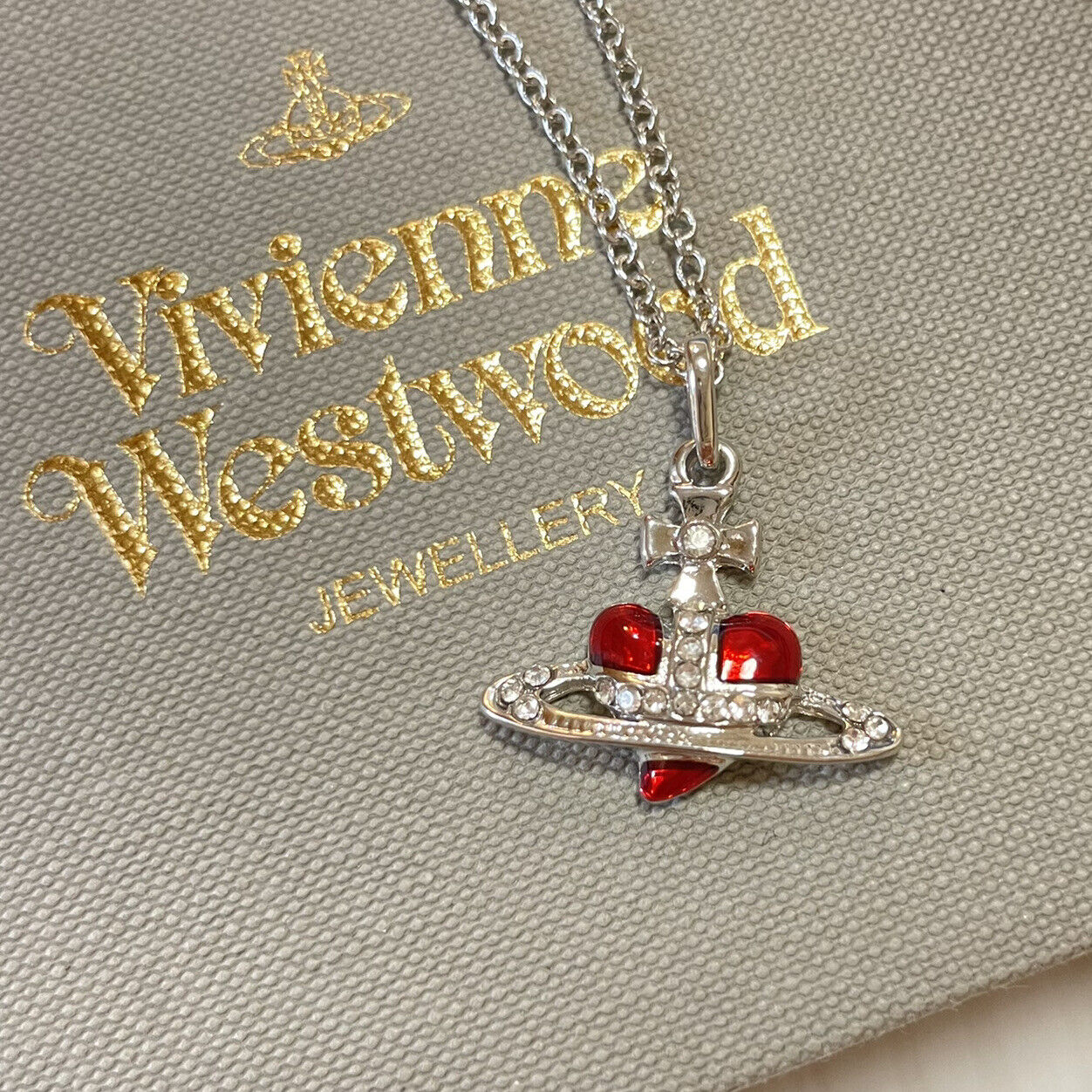 ブランド Vivienne Westwood DIAMANTE ORB 二つ折り財布 シリーズの