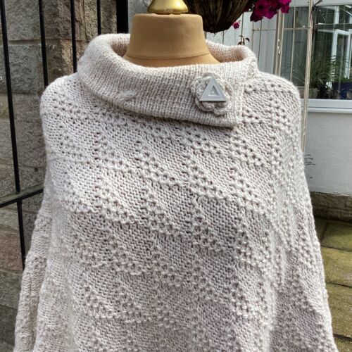 knitted poncho women Absolutely Gorgeous On Beautiful Condition xL - Picture 10 of 24