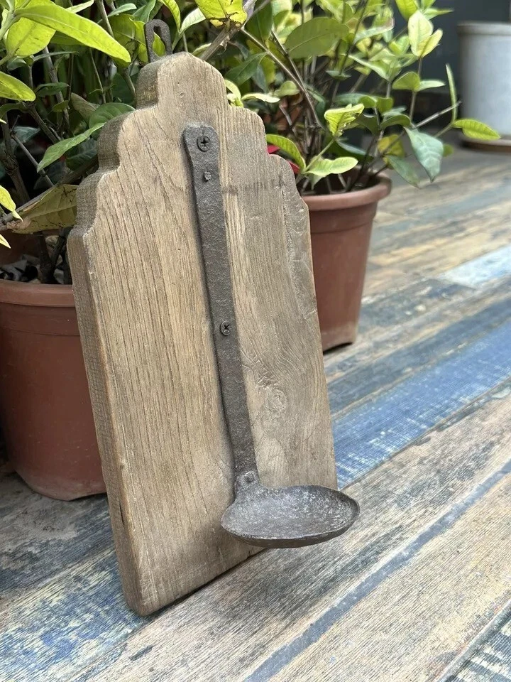 Lámpara de aceite colgante de pared tallada a mano antigua de hierro de madera antigua de 1700 soporte para velas Foto 3 de 4