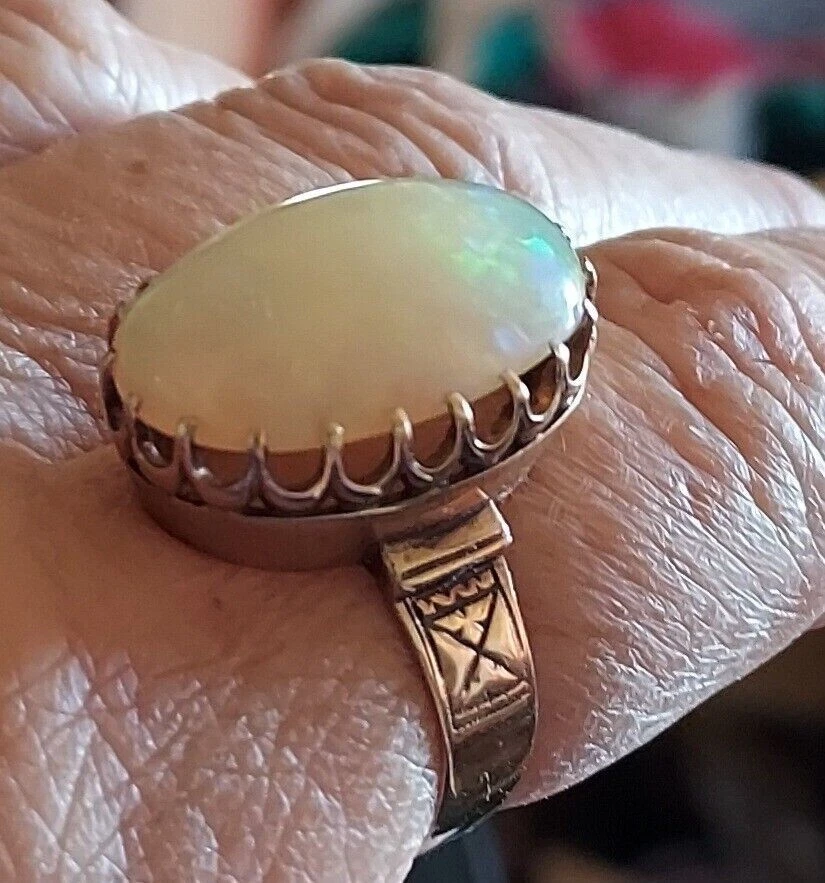 Antiguo anillo de compromiso de ópalo de fuego real de 5 quilates de corte ovalado enchapado en oro amarillo de 14 quilates Foto 4 de 4