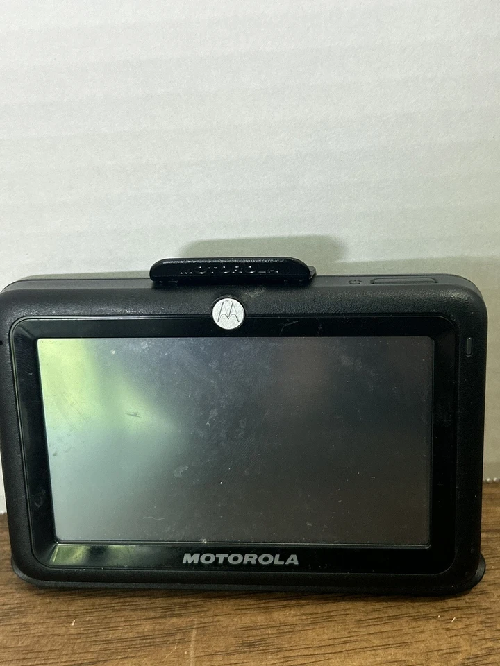 Motorola MOTONAV TN30 4.3-Inch Bluetooth Portable GPS Navigator-Working - Image 3 of 4