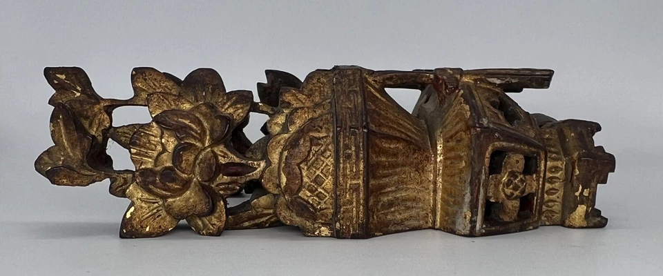 Antiguo templo de madera tallada de Birmania flores de dos piezas en florero siglo XIX Foto 3 de 4