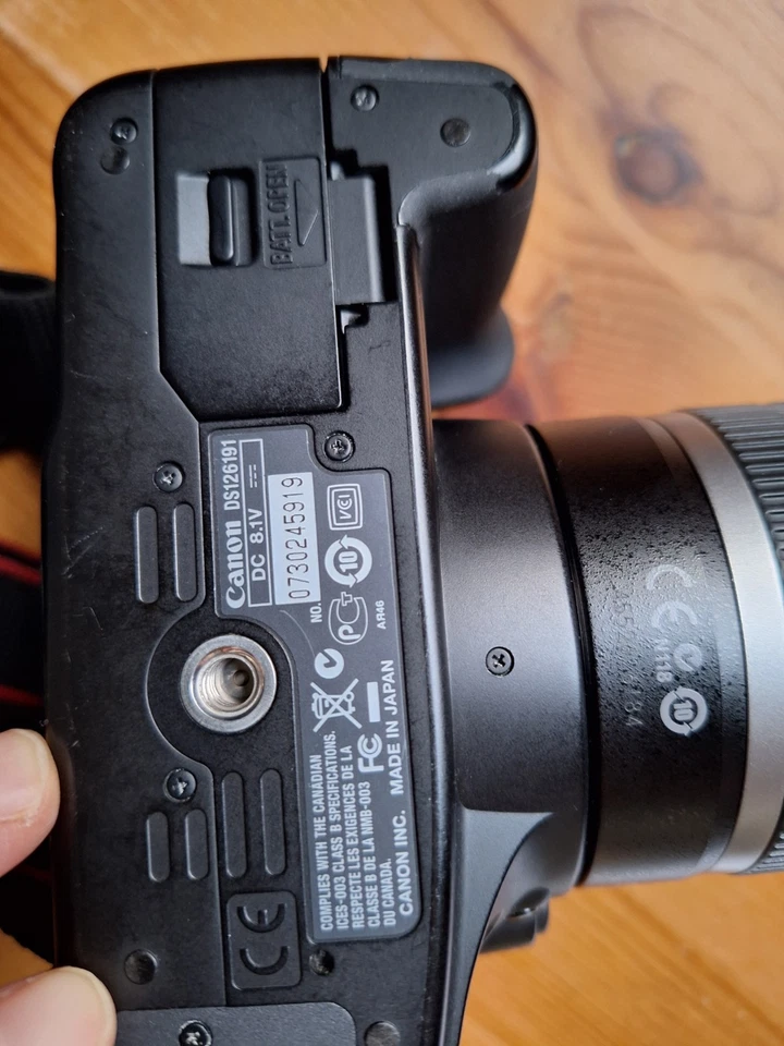 Digitale Spiegelreflexkamera Canon EOS 1000D mit Zubehörpaket und Tasche - Bild 4 von 4