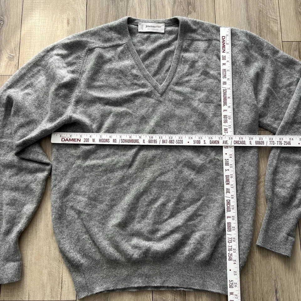 Johnstons Of Elgin Sweater Mens Large Gray 100% Cashmere V Neck - Image 2 of 4