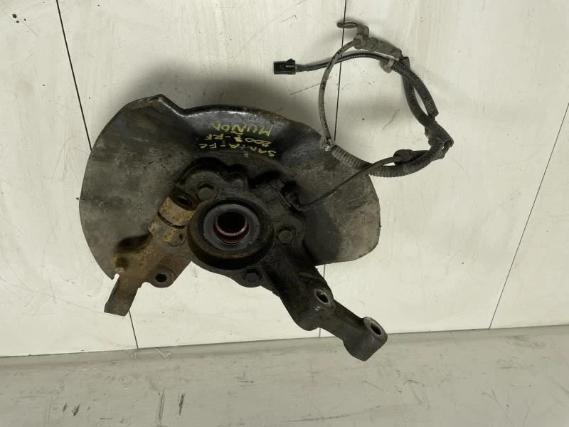 Hyundai Santa Fe 2007 husillo delantero derecho nudillo cubo de rueda OEM+ Foto 4 de 4