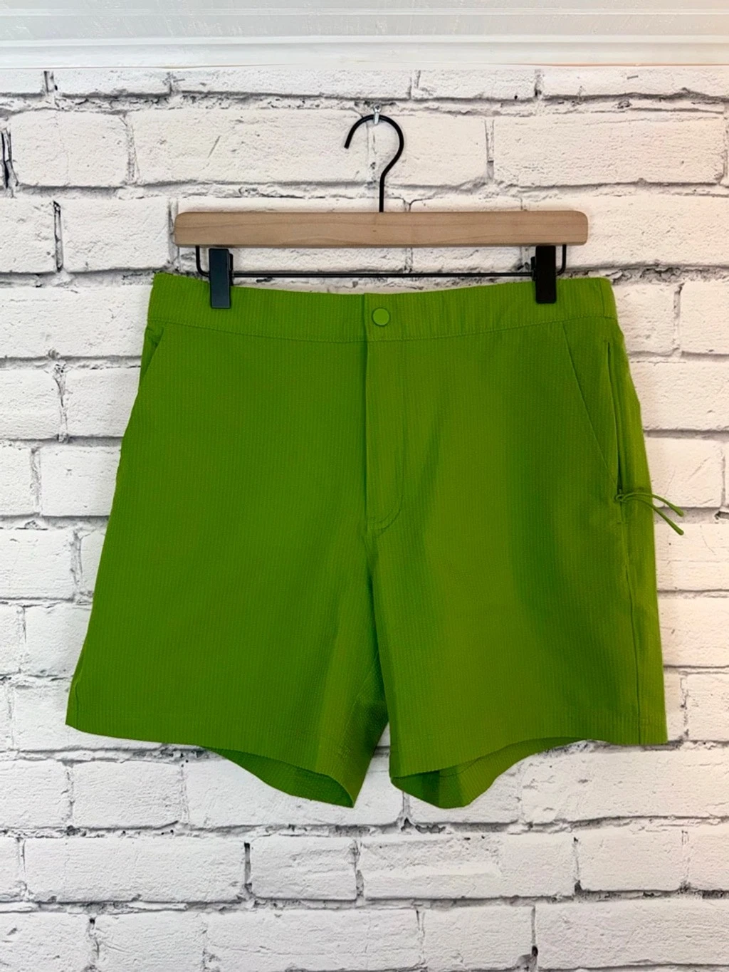 Men's VRST Shorts size Medium Green Seersucker Relaxed Fit Athletic 6’ inseam