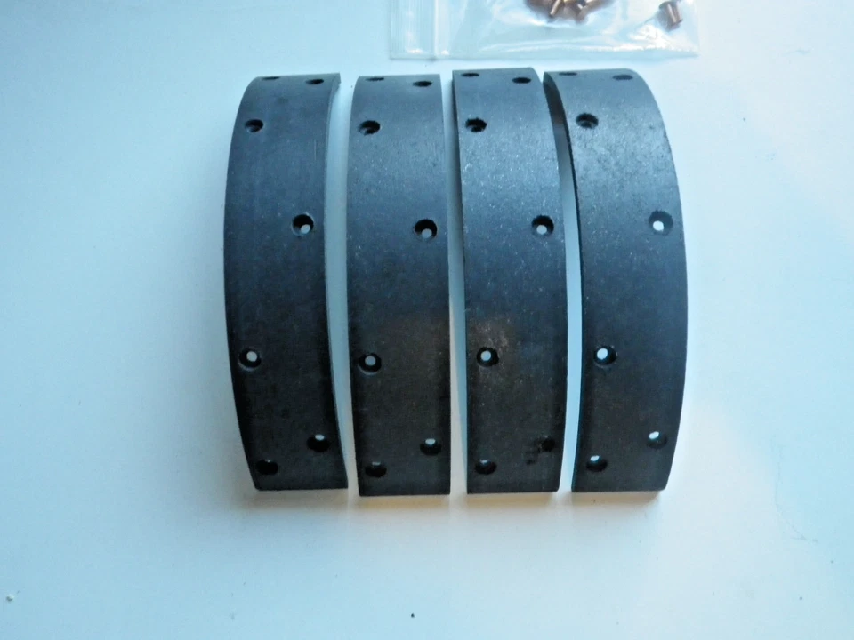 Hako Trac Komplettsatz Bremsbeläge mit Nieten D12 V12 D522 V490 2000D/ V 28-017 - Bild 2 von 2